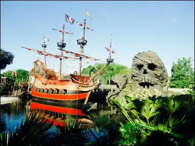 Comment s'appelle l'île située au milieu du land ?