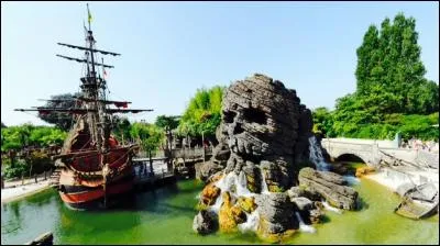 Comment s'appelle le rocher en forme de crâne ?