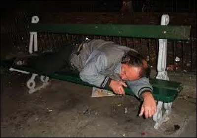 Quand j'vais m'en sortir je l'atteste 
J'veux avoir un toit, une ...