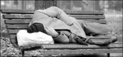 De squat en squat un troubadour 
Si je chante c'est pour qu'on...