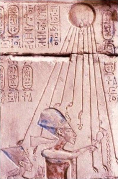 Le pharaon Akhenaton et sa femme Néfertiti ont instauré le culte d'un dieu unique. Quel est ce dieu ?