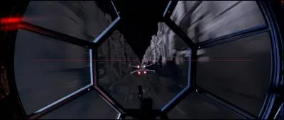 Dans Star Wars épisode 4, grâce à quelle intervention Luke a-t-il réussi à sauver sa peau de Dark Vador lors de l'attaque de l'Etoile de la mort ?