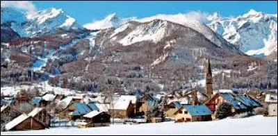 Je vous emmène à la découverte de La Salle-les-Alpes. Commune azuréenne de l'aire urbaine de Briançon, dans la Vallée de la Guisane, elle se trouve dans le département ...