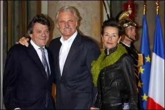 L'Etat a encourag la diffusion du film 'Home' de Yann Arthus-Bertrand juste avant les lections europennes. Comment?