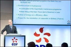 EDF aurait dj rcolt deux milliards d'euros avec son emprunt. Les documents rglementaires destins aux investisseurs avaient pourtant un petit dfaut gnant: