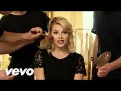 Quel est le titre du clip d'Ámbar ?