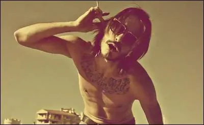 Dans le clip de quelle chanson SCH apparaît-il dans une baignoire remplie de sang ?