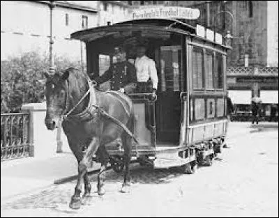 "T" comme "tramway". A ses origines, ce transport en commun urbain utilisait la force de traction des chevaux. Dans quel pays ce mode initial du tramway fit-il sa première apparition ?