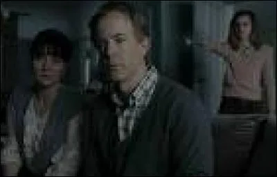 Quel sort lance-t-elle à ses parents avant de partir (HP7)?