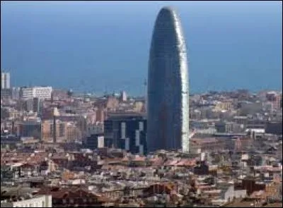 Encore un monument espagnol, mais cette fois une tour qui s'appelle...