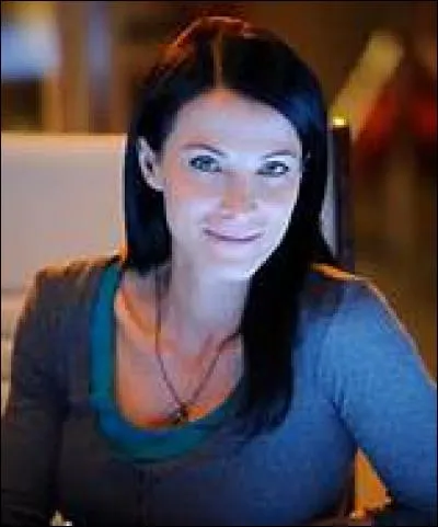 O&ugrave; travaillait Emilie avant de rejoindre le R.I.S ?