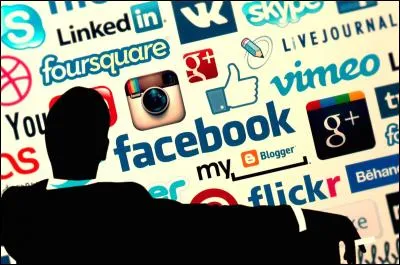 A quel bac le master "Communication numérique et community management" est-il accessible ?