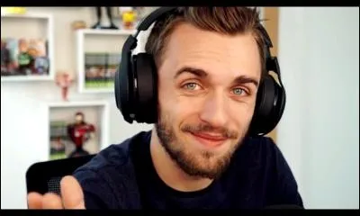 Qui l'a appelé pour faire partie de Cyprien Gaming ?