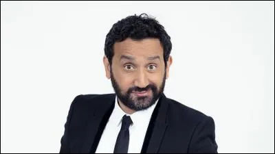 Que met toujours Cyril sur la table ?