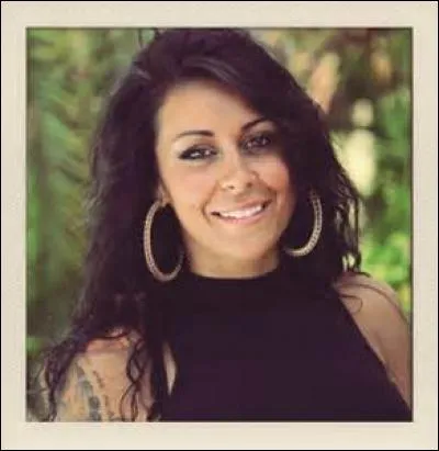 Durant le premier cours de Shanna avec sa coach vocale, qu'ont fait les deux Julien pour que la coach les renvoie du cours ?