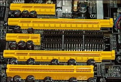 Quel type de cartes peut accueillir un connecteur AGP ?