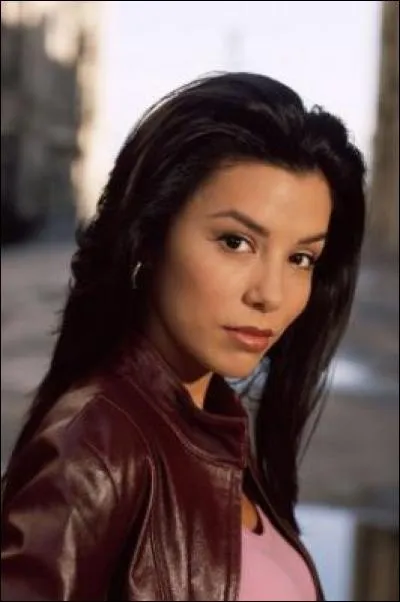 Dans quelle série joue-t-elle en 2003 ?