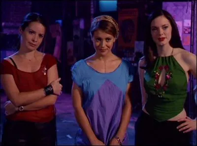 Dans quelle saison voit-on les surs réunies avec l'arrivée de Paige ?