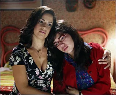 Dans quelle série Hilda et sa sur travaillent-elles pour garder leur maison et faire vivre leur famille ?