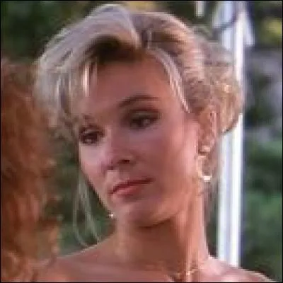 Qui danse en duo avec Johnny au début du film ?