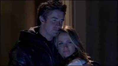 Saison 7 - Clay (l'agent de Nathan) et Quinn (la sur d'Haley) deviennent des personnages très importants. À quel endroit le futur couple s'est-il rencontré pour la première fois ?