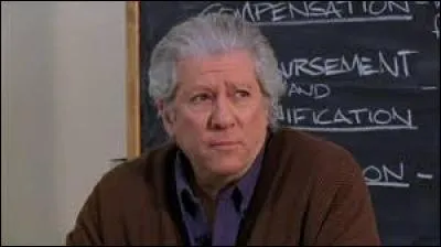 Saison 8 - Comment se nomme le professeur de Nathan ?