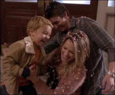 Saison 9 - Avec quelle bague Clay demande-t-il la main de Quinn ?