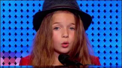 Quelle est sa première chanson qu'elle a présentée à "La France a un incroyable talent" ?
