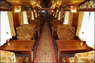 Le 'El Transcantabrico' un train espagnol de Saint- Sébastien à Saint-Jacques-de-Compostelle, en effectuant plusieurs haltes, ben oui, sinon en 1 h vous avez fait le voyage. A votre avis combien vous coûtera le voyage standard ?