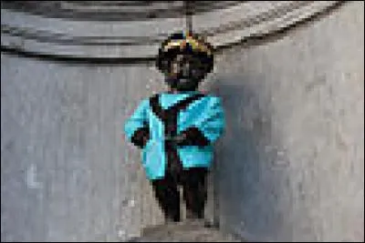 La statue fut volée à plusieurs reprises.