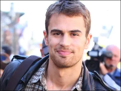 Il a jou&eacute; dans "Divergente" ou "Divergence" :