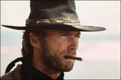 Dans quel film Clint Eastwood oblige-t-il les habitants à repeindre les bâtiments de leur ville en rouge ?