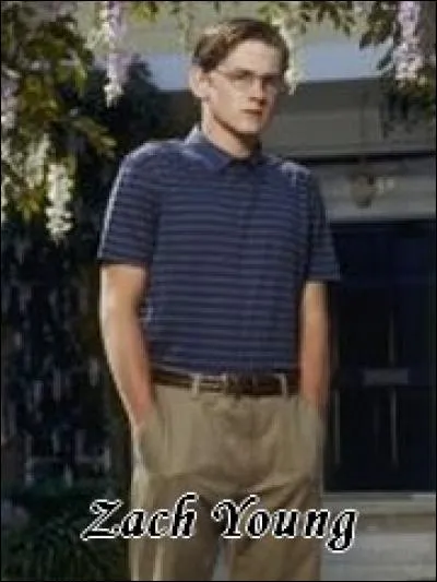 C'est le fils de Mary-Alice et Paul... il est âgé d'une quinzaine d'années. La mort prématurée de sa mère réveille en lui un traumatisme d'enfant et des souvenirs douloureux ressurgissent peu à peu ?