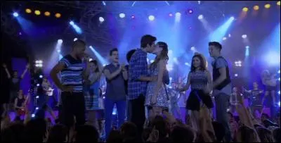 Quelle est la chanson qui conclut la saison 2 avec le baiser de Violetta et Le&oacute;n ?