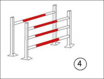 Au saut d'obstacles, un obstacle composé de deux barres horizontales à même hauteur s'appelle un :