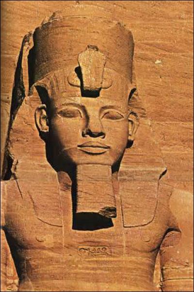 Ramsès II est le pharaon qui a vécu le plus longtemps. Combien de temps a-t-il régné ?