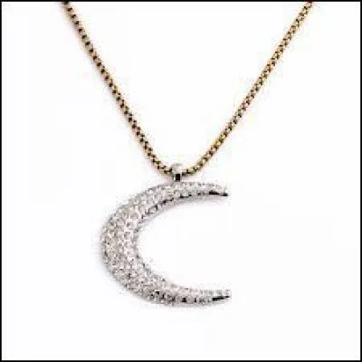 De quelle forme est le collier de Luna ?