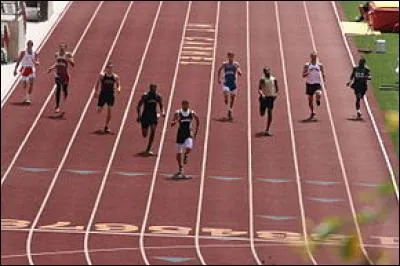 En quel temps est détenu le record du monde du 400 mètres de Michael Johnson ?