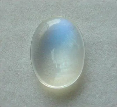 À qui Katherine Pierce donne-t-elle la pierre de Lune en 1864 ?