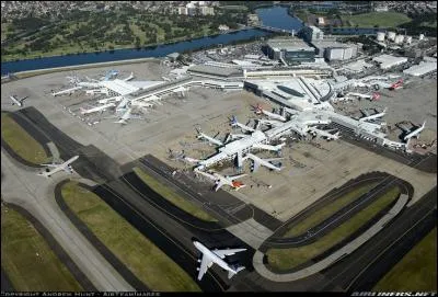 Quel est le nom complet du principal aéroport de Sydney en Australie?