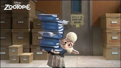 Qui est la gentille brebis toute laineuse à la voix douce. La mignonne est malheureusement écrasée par l'imposant maire, qui est-ce ?