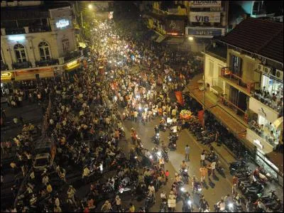 Quel fleuve traverse la ville de Hanoi ?
