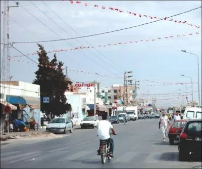 Sakiet Ezit se trouve sur la route de: