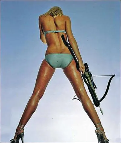 Quelle actrice a interprêté à 7 reprises "M" la supérieure de Bond entre 1995 et 2012 ?