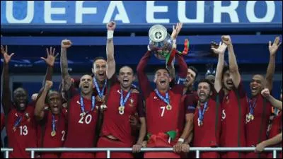 Cliquez sur le nom du joueur portugais qui a fait remporter à son équipe la finale de l'Euro 2016.