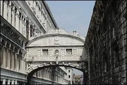 Comment appelle-t-on ce pont de Venise ?