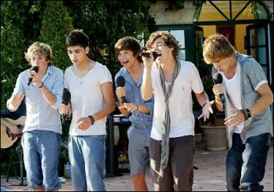 Quelle a été la première chanson interprétée par le groupe à X Factor ?