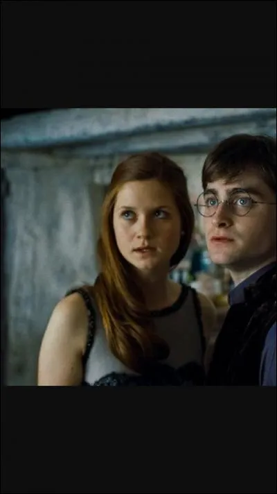 De qui Hermione est-elle jalouse dans le 6e film ?