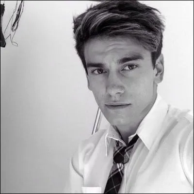 Agustin Bernasconi a déjà chanté avec ... en dehors de Soy Luna.