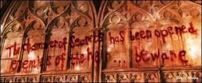 Qui ouvre la chambre des secrets dans le deuxi&egrave;me volet ?